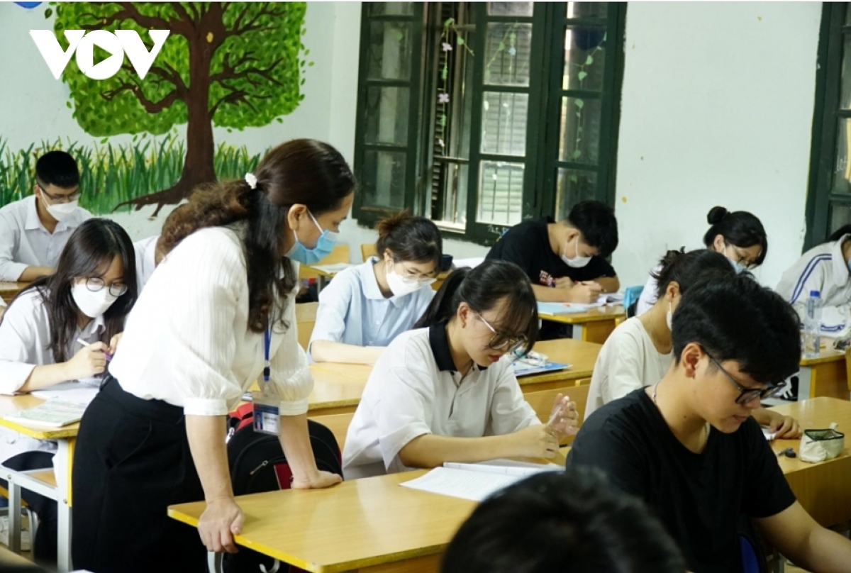 High-school students to do four graduation tests as from 2025
